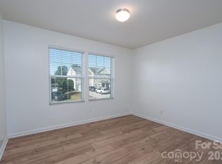 105 Abel Peterson Dr, Mount Holly, NC 28120