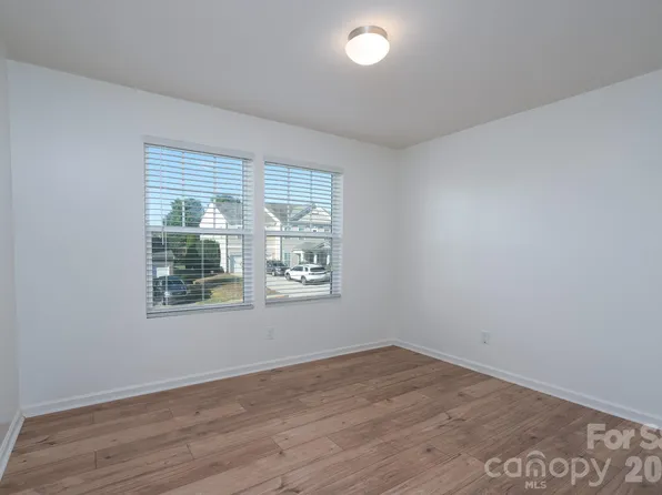 105 Abel Peterson Dr, Mount Holly, NC 28120