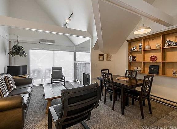 4th image of 1385 Lowell Ave #208