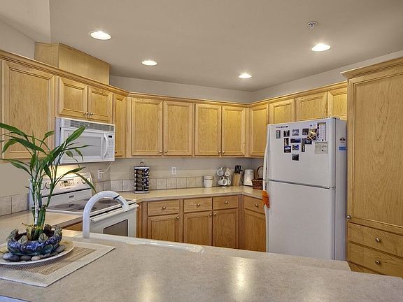 2nd image of 10515 221st Ln NE Unit 204