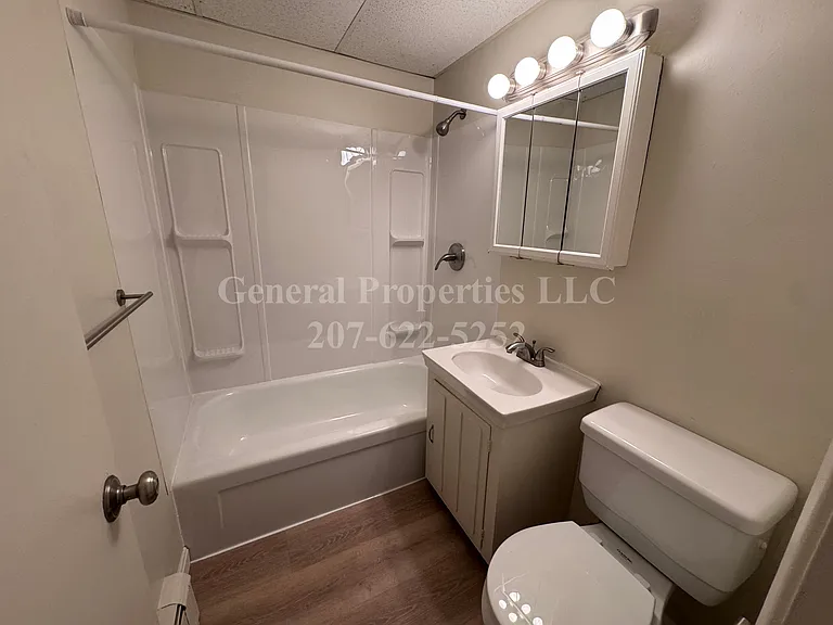 584 Riverside Dr — Photo 20