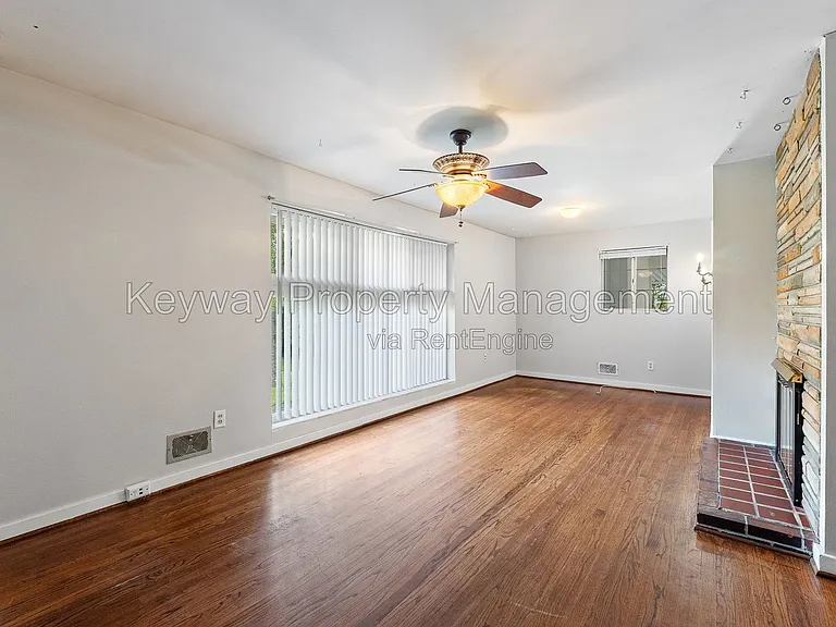 1823 Curtis Dr — Photo 7
