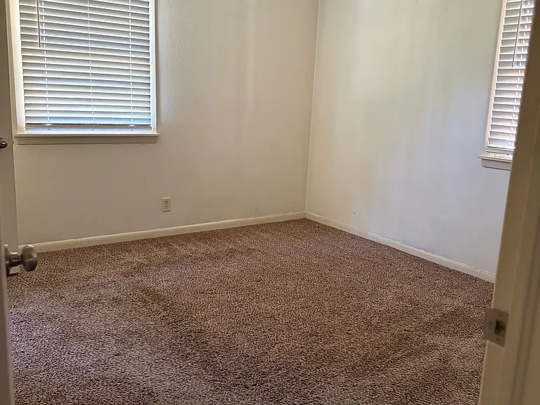 2637 Lakeside Dr — Photo 9