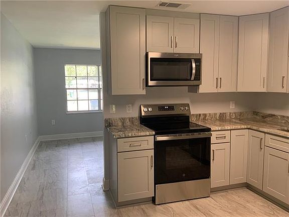 5th image of 241 Martin Ln
