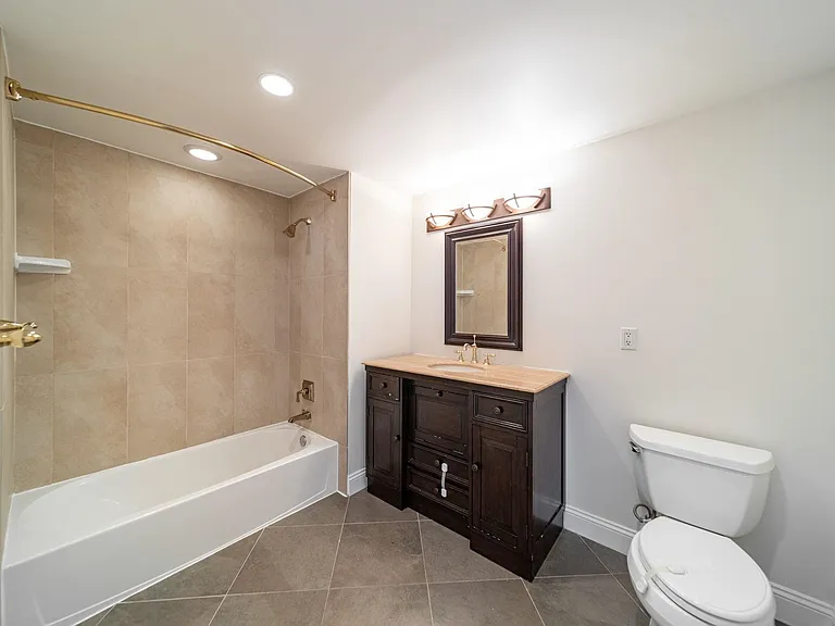 149 Essex St #6L — Photo 6