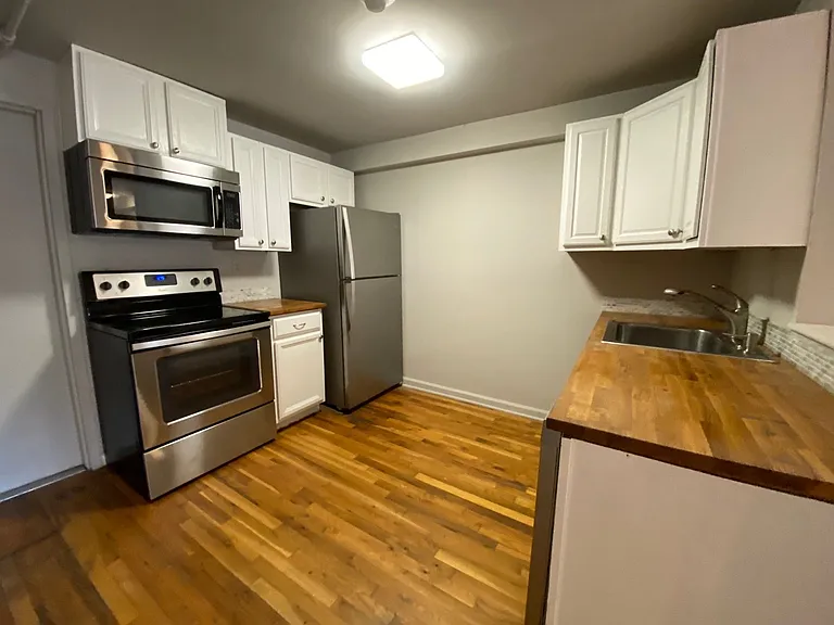 Welcome to 400 East Clayton Street! — Photo 17