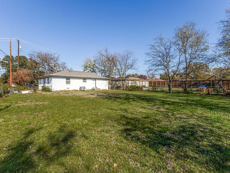12900 Quail Dr — Photo 8