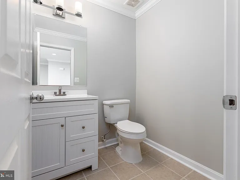 5044 Meade St NE — Photo 15