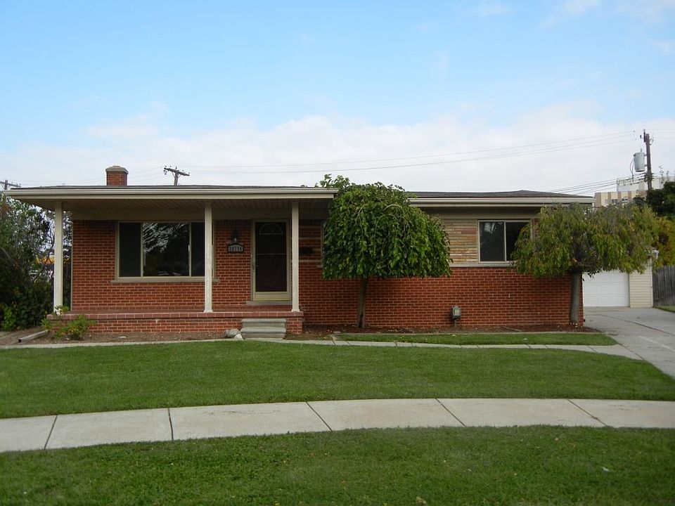 1st image of 28774 Desmond Dr