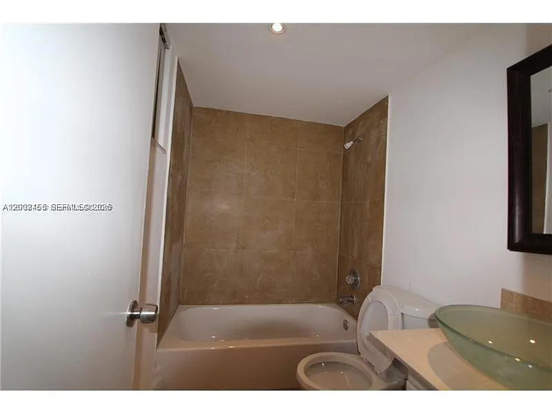 Building Photo - 525 W 69th St #209