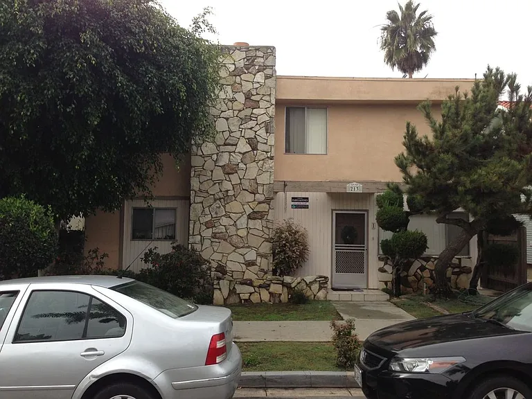 213MI — Photo 1