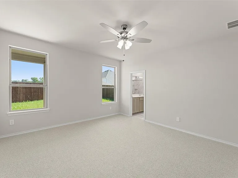 1641 Meadow Crest Dr — Photo 17