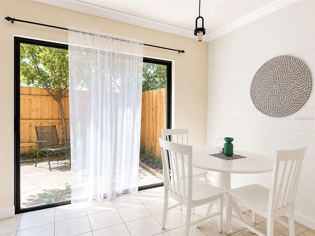 2 bed, 1.5 bath, 990 sqft, $1,700 — Photo 4