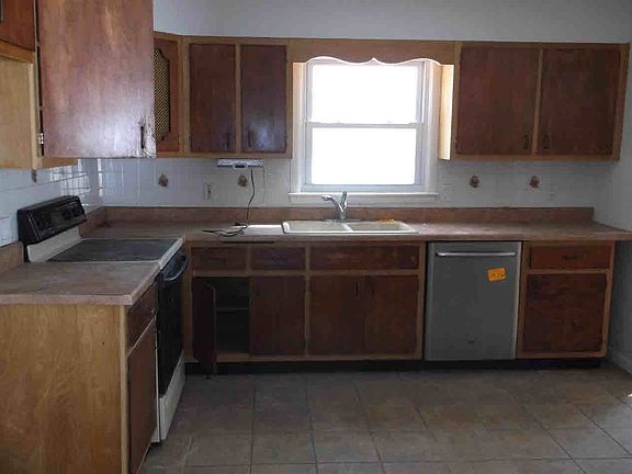 2nd image of 4 Hillman Dr