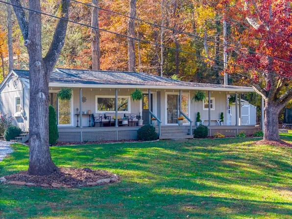 484 Silver Spruce Ln, Franklin, NC 28734