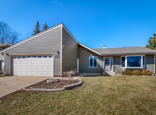 302 Bridgewater Ln, Bloomingdale, IL