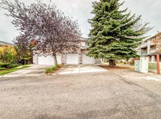 82 S Sierra Morena Grn SW, Calgary, AB T3H3E5