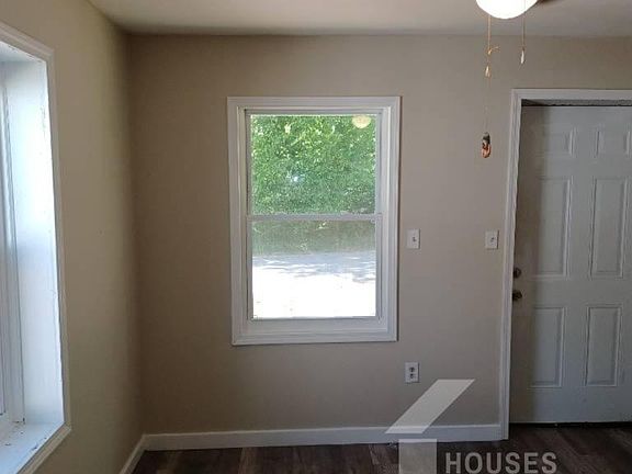 2nd image of 120 Owens St
