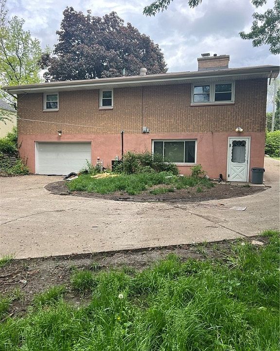 2nd image of 3302 Grand Ave