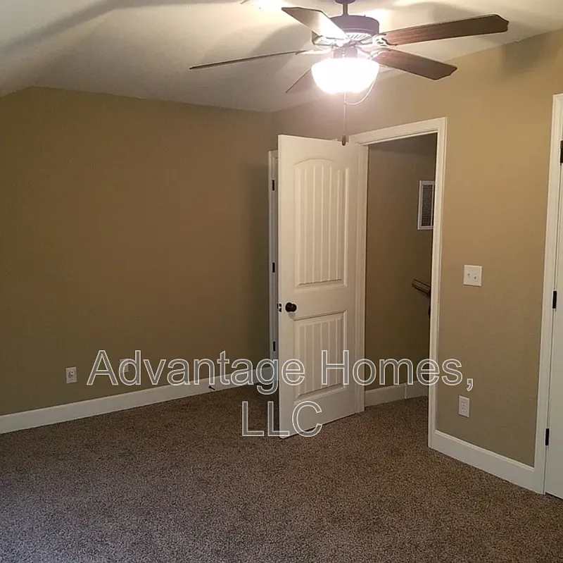 Building Photo - 2176 SW Timbertrace Ln