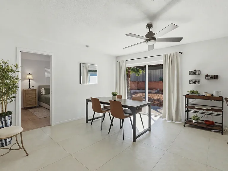 313 E Riviera Dr — Photo 2