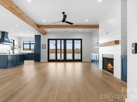 5th image of 324 Riverside Dr