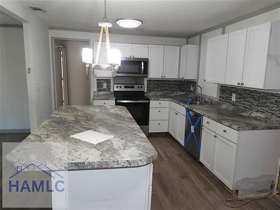 5th image of 615 Olive St