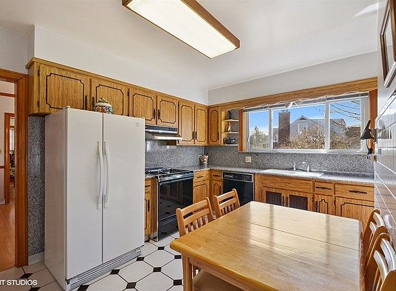 5th image of 2680 Western Ave #1