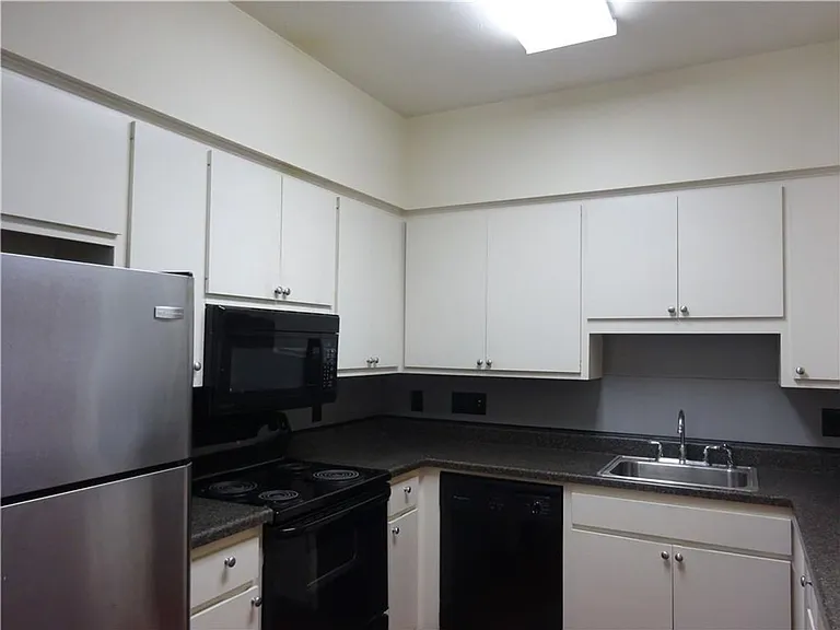 3200 Duval St #204 — Photo 4