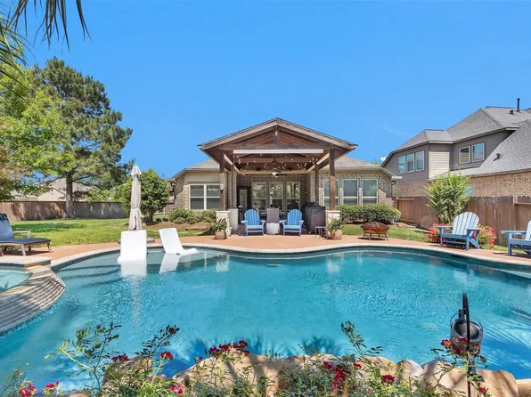 102 Cadence Ct, Montgomery, TX 77316