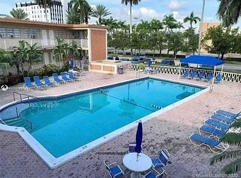 Studio, 1.0 bath, 320 sqft, $1,400 — Photo 3