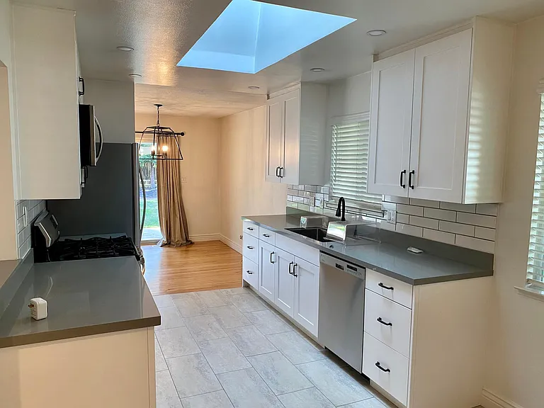105 Torrey Pine Ct — Photo 10