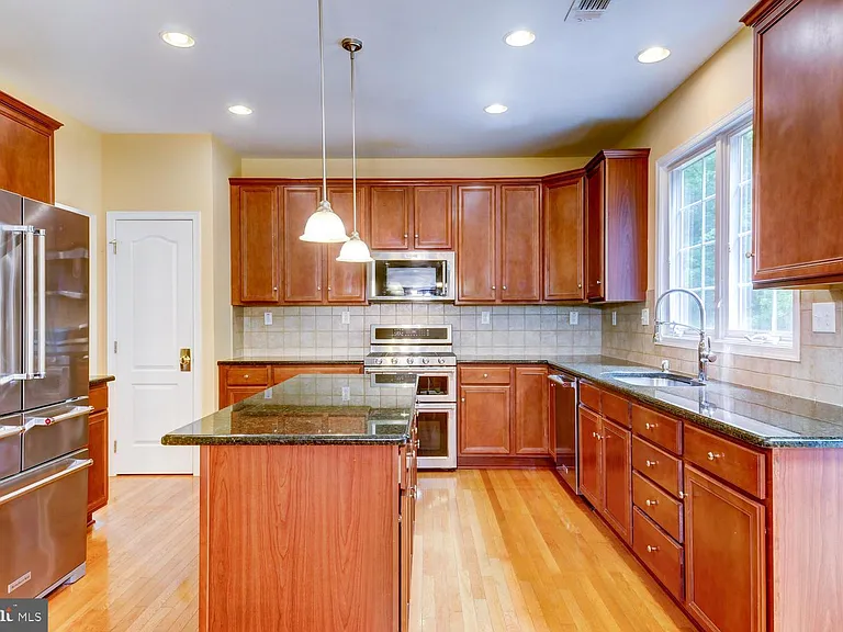 45 Lockwood Dr — Photo 16