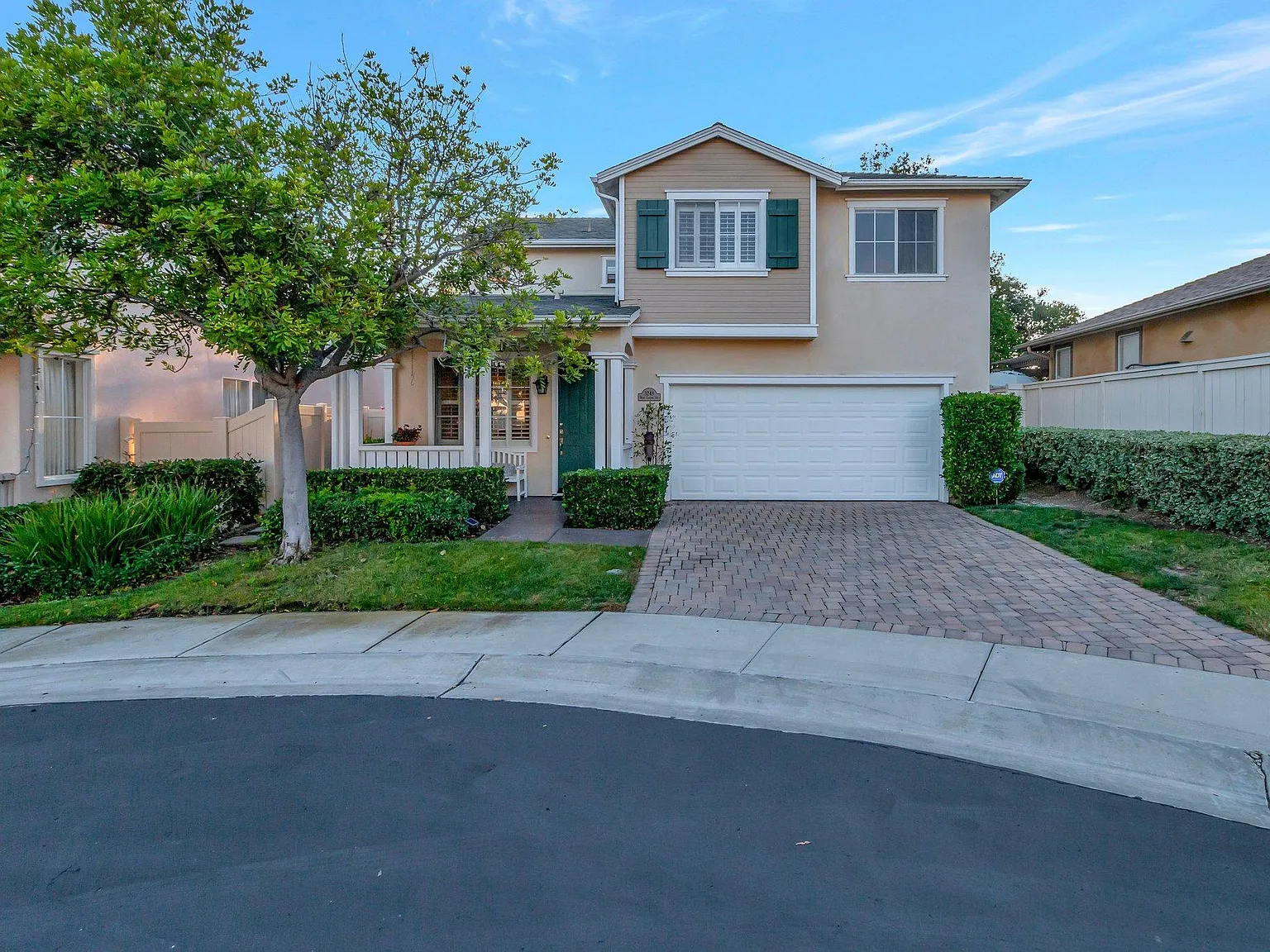 4 bed, 2.5 bath, 2142 sqft, $5,250 — Photo 2
