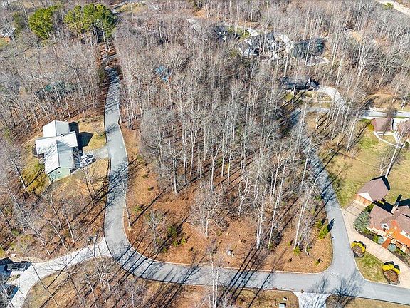 5th image of Foxwood Dr