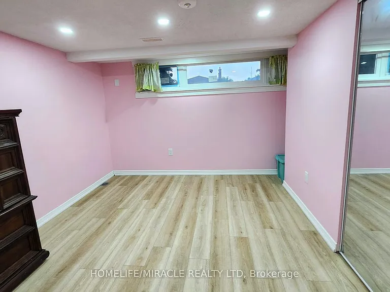 7 McClure Ave — Photo 12