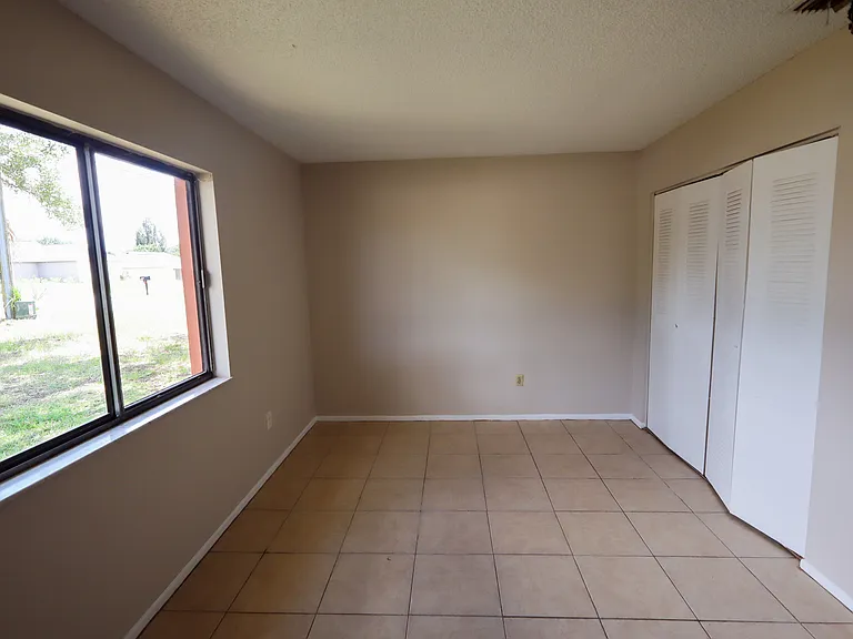 199 Willow Rd — Photo 5