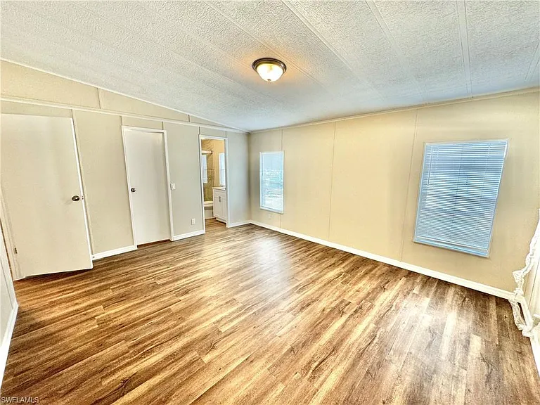 1252 Henderson Creek Dr — Photo 14