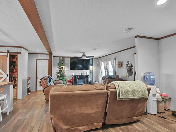 4th image of 689 Farm To Market Rd #179