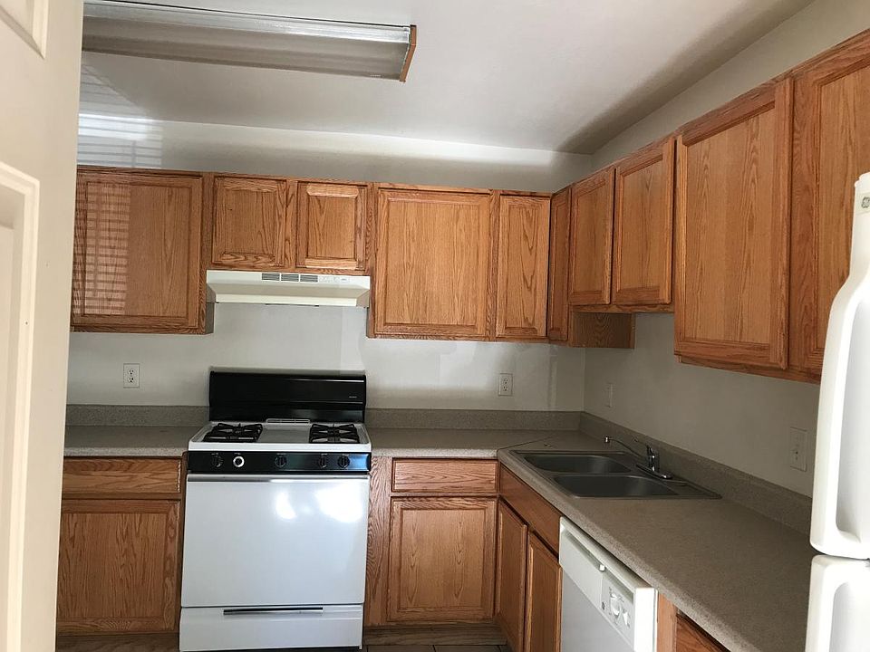 2nd image of 2016 N Center St APT 3