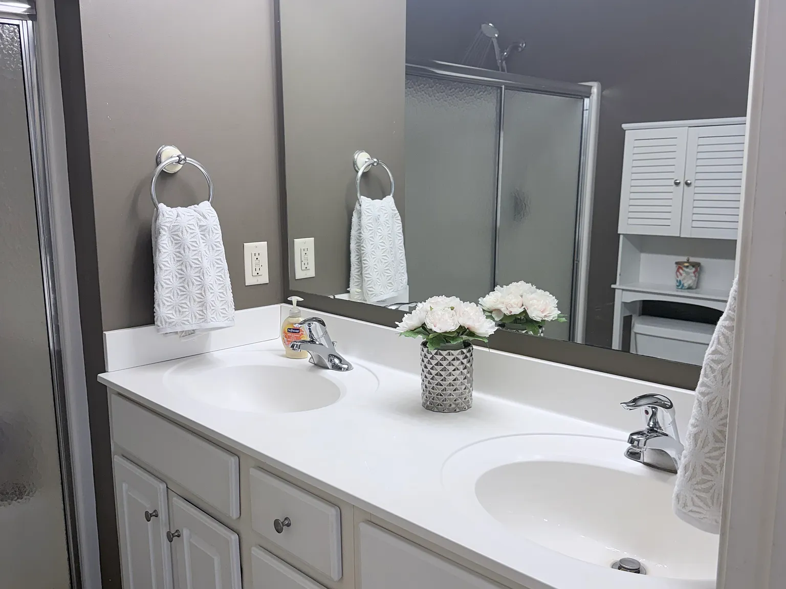 3 bed, 2100 sqft, $2,400 — Photo 4