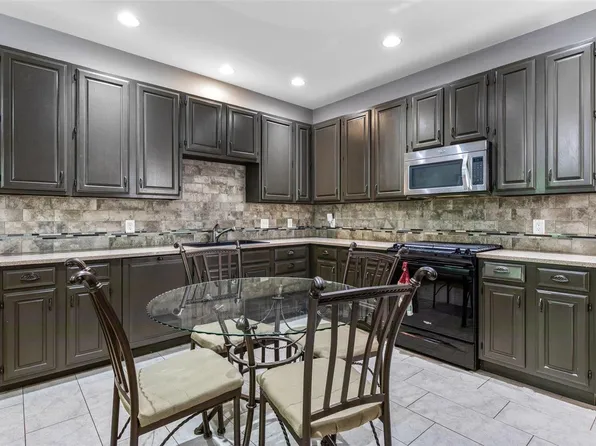 8308 Pennsylvania Ave, Saint Louis, MO 63111