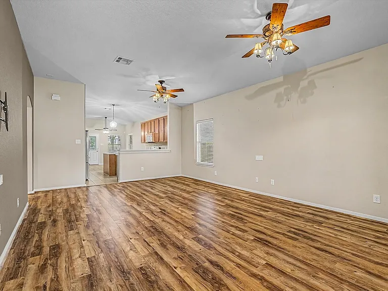 630 W Newport Bnd — Photo 8