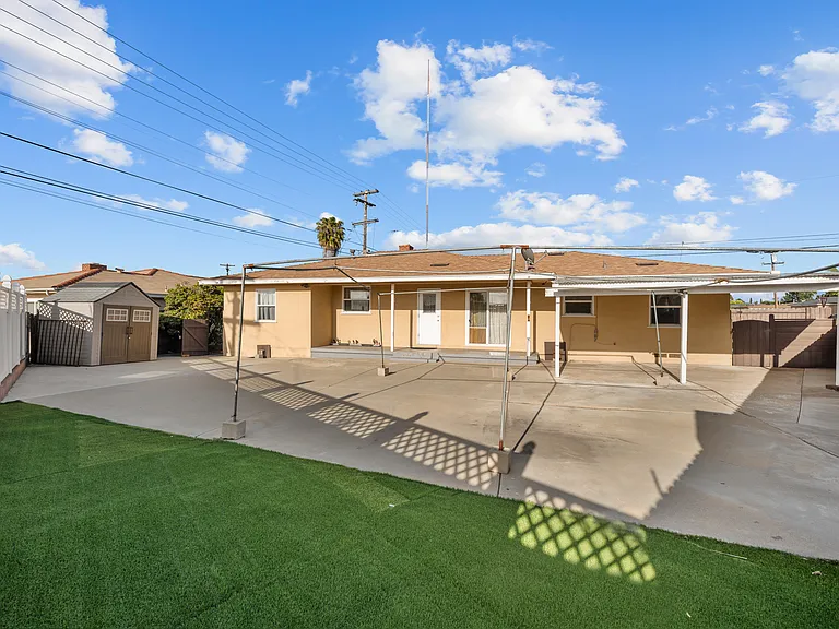2260 Altadena Ave — Photo 23