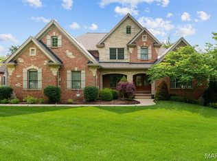 2 Romany Park Ln, Saint Louis, MO 63132