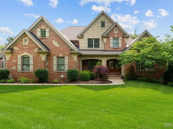 2 Romany Park Ln, Saint Louis, MO 63132