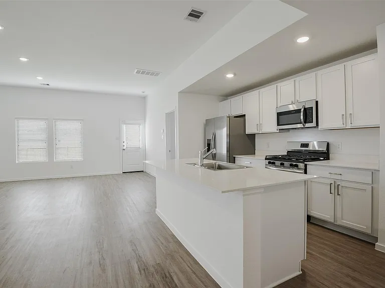 21811 Carpineti Ln — Photo 11