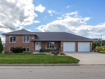 503 Lezlie Dr, Peosta, IA, 52068