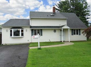 30 Gooseneck Rd, Levittown, PA 19057