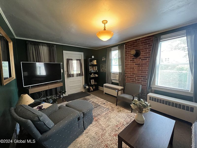 3rd image of 46 1/2 Church Street